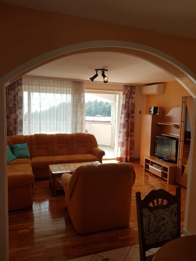 Apartmani Krajnovic Fažana Buitenkant foto